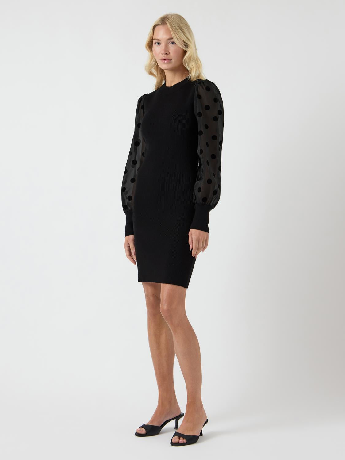 model_shot-front_full